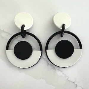 1980’s Black and White Vintage Earrings